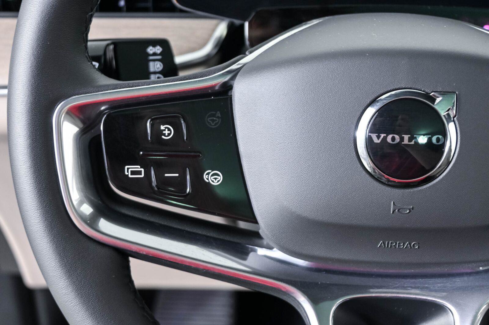 Certified 2025 Volvo EX90 Ultra AWD/4WD image 11