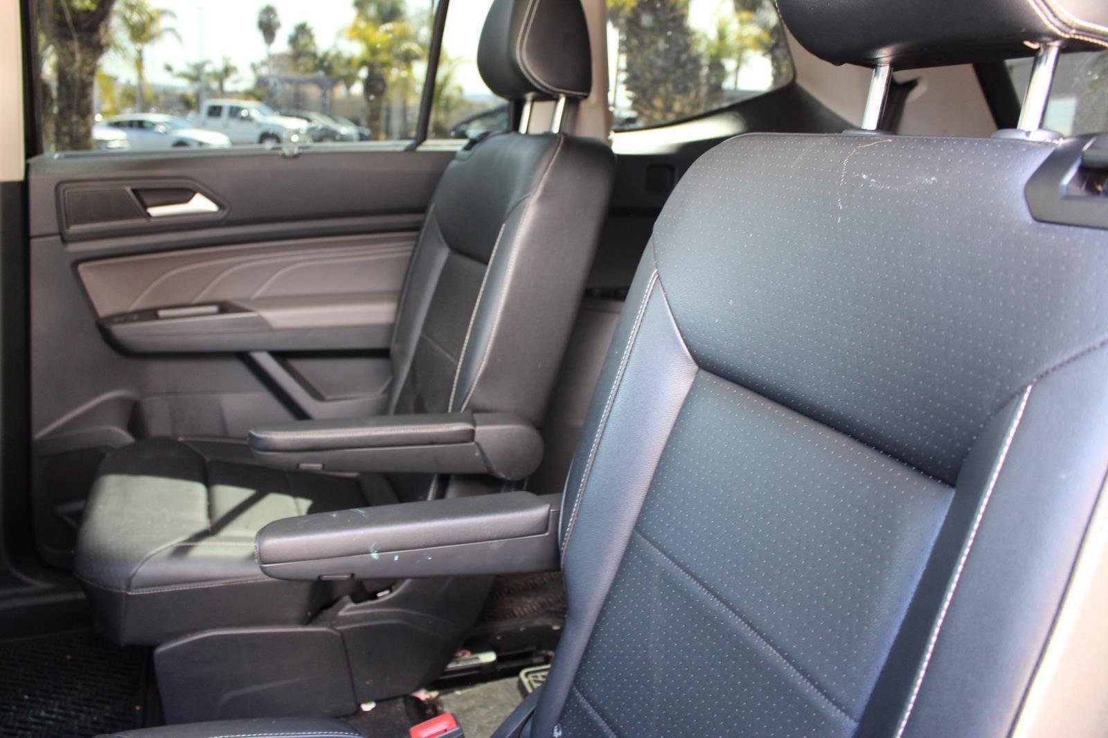 Used 2022 Volkswagen Atlas SEL AWD/4WD image 32