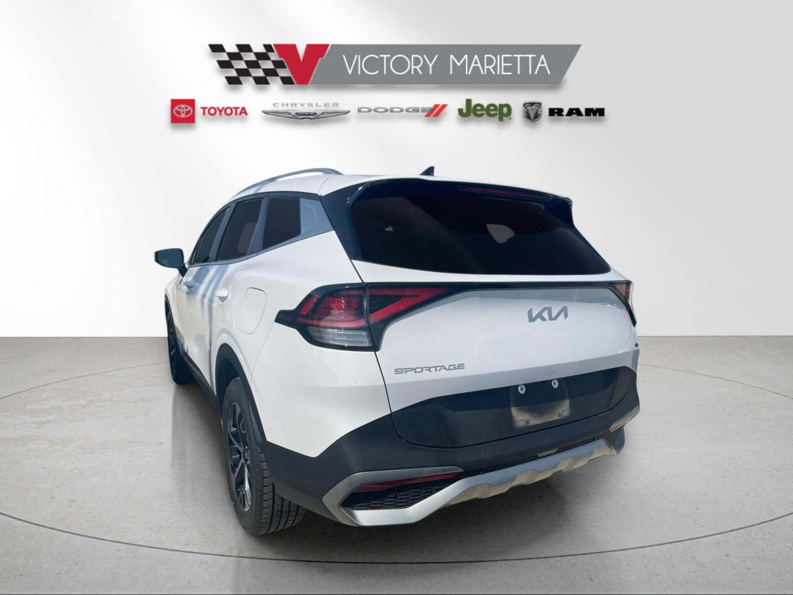 Used 2023 Kia Sportage EX image 2