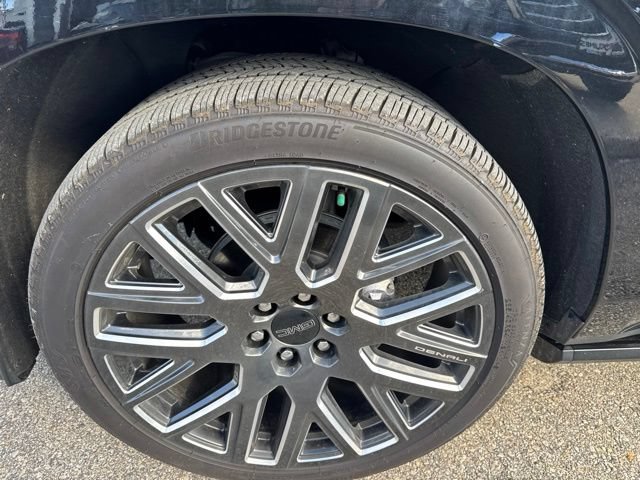 Used 2026 GMC Yukon XL Denali Ultimate w/ LPO, Floor Liner Package AWD/4WD image 18