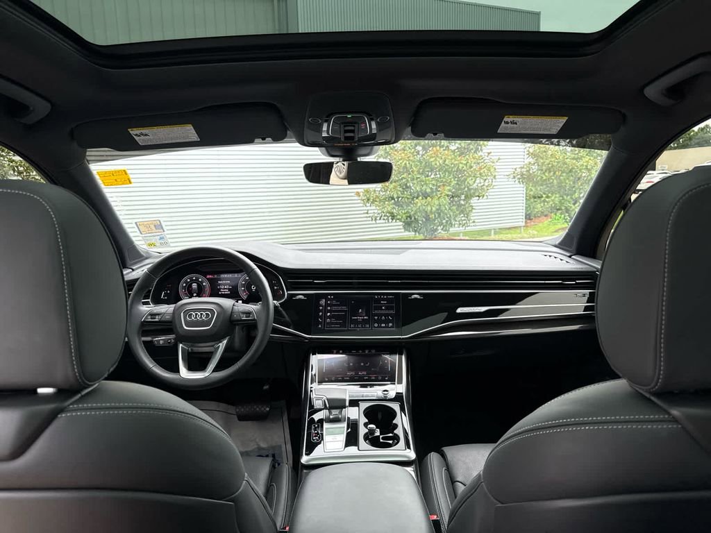 Used 2025 Audi Q7 3.0T Prestige image 32