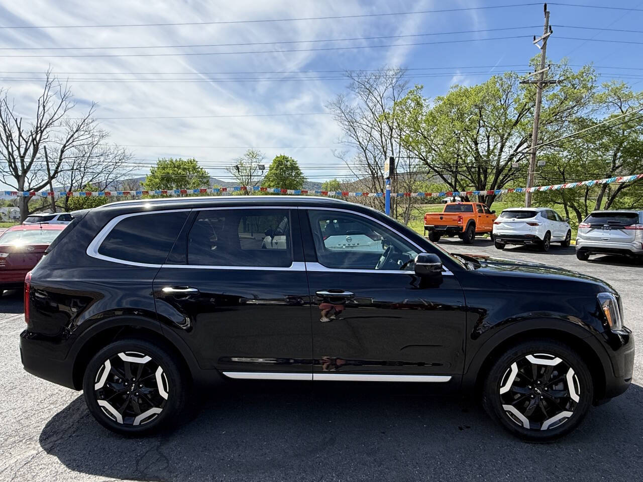 Used 2025 Kia Telluride S AWD/4WD image 2