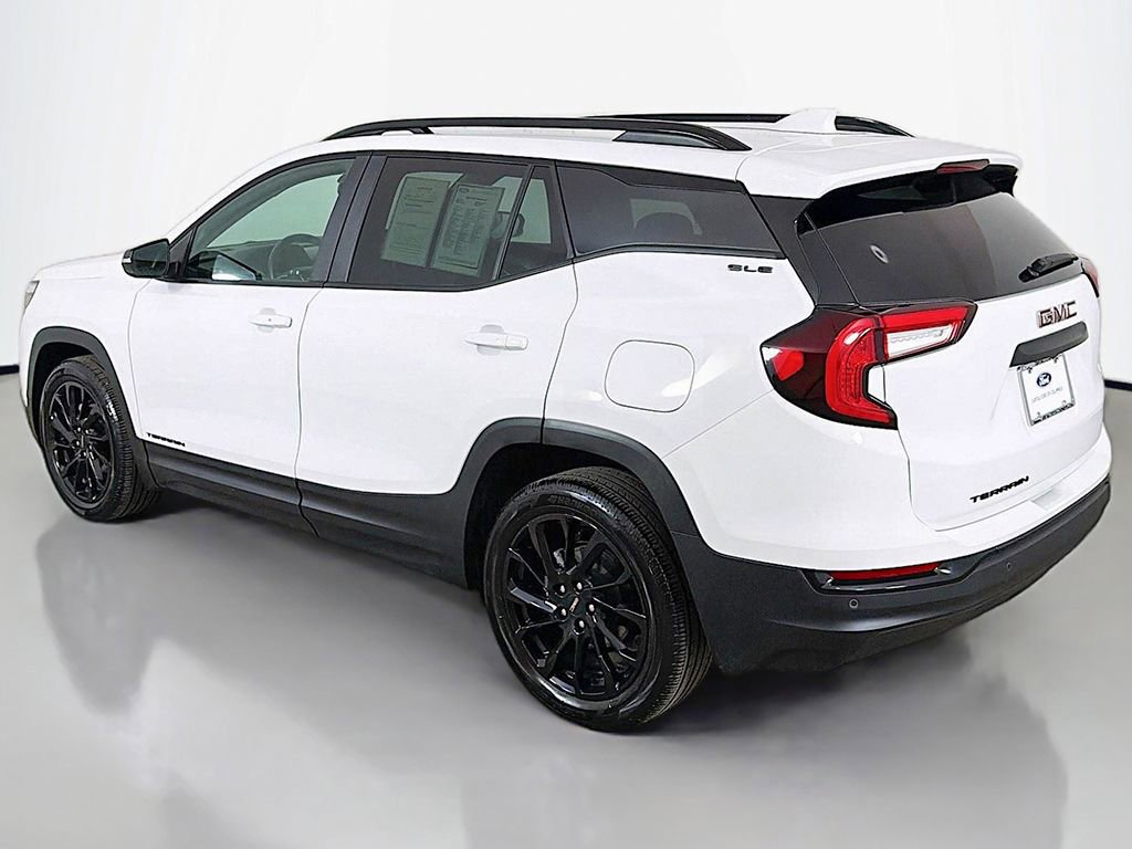 Used 2023 GMC Terrain SLE w/ Driver Convenience Package image 7