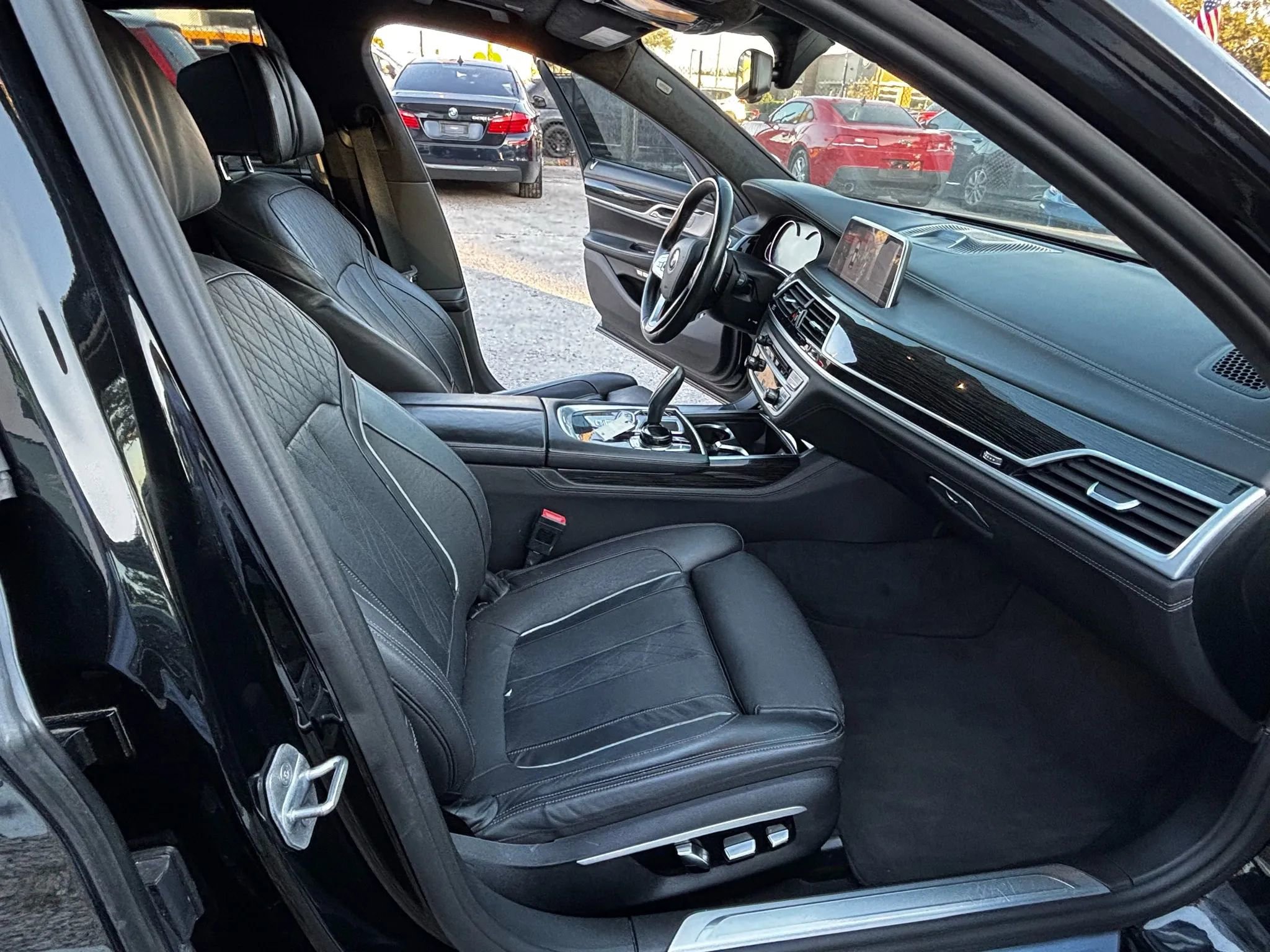 Used 2017 BMW 750i image 27