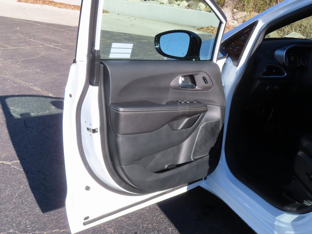 New 2026 Chrysler Pacifica Select image 19