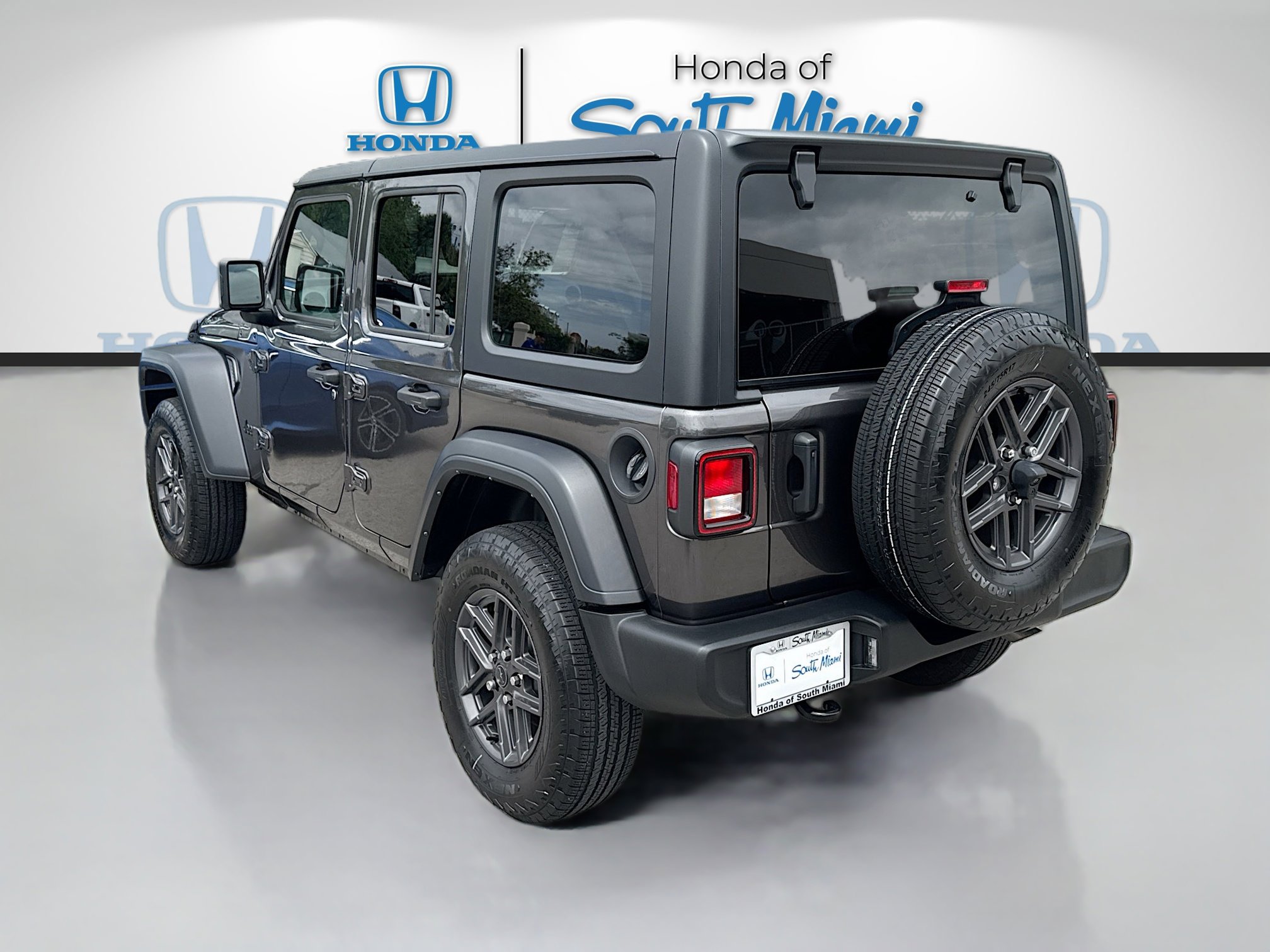 Used 2024 Jeep Wrangler Sport S image 5