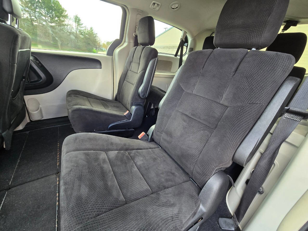 Used 2012 Dodge Grand Caravan Crew FWD image 30