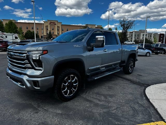 Used 2024 Chevrolet Silverado 3500 High Country w/ High Country Premium Package AWD/4WD image 2
