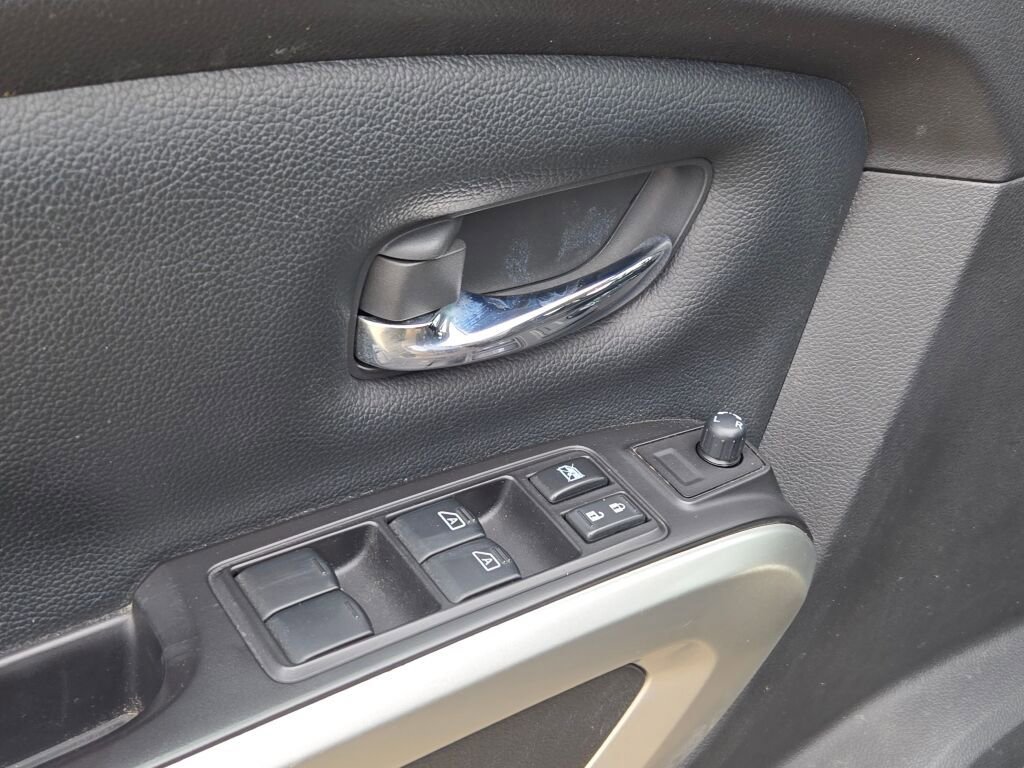 Used 2019 Nissan Titan SV image 18