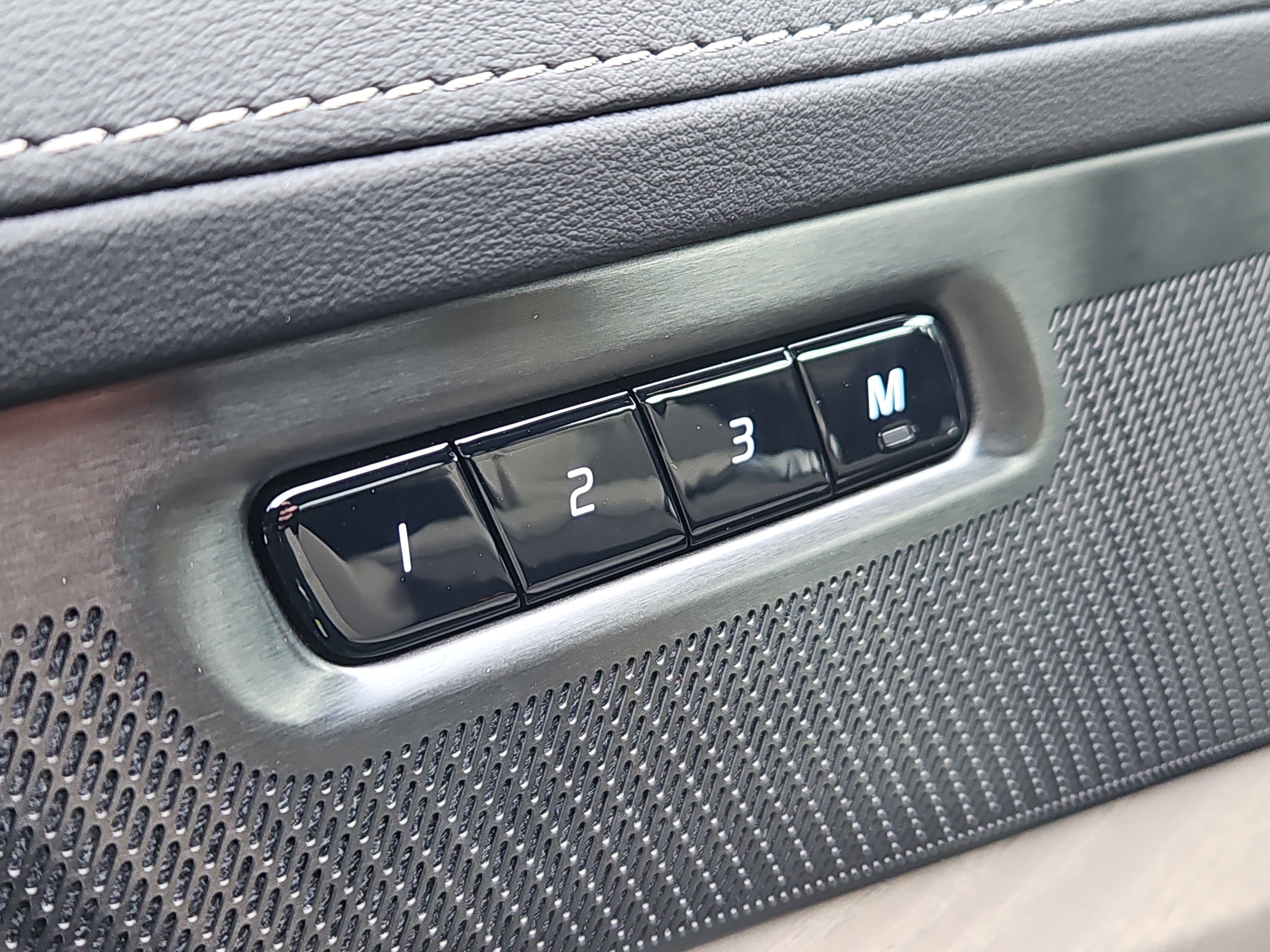 New 2026 Volvo XC90 B5 Plus w/ Protection Package Premier image 10