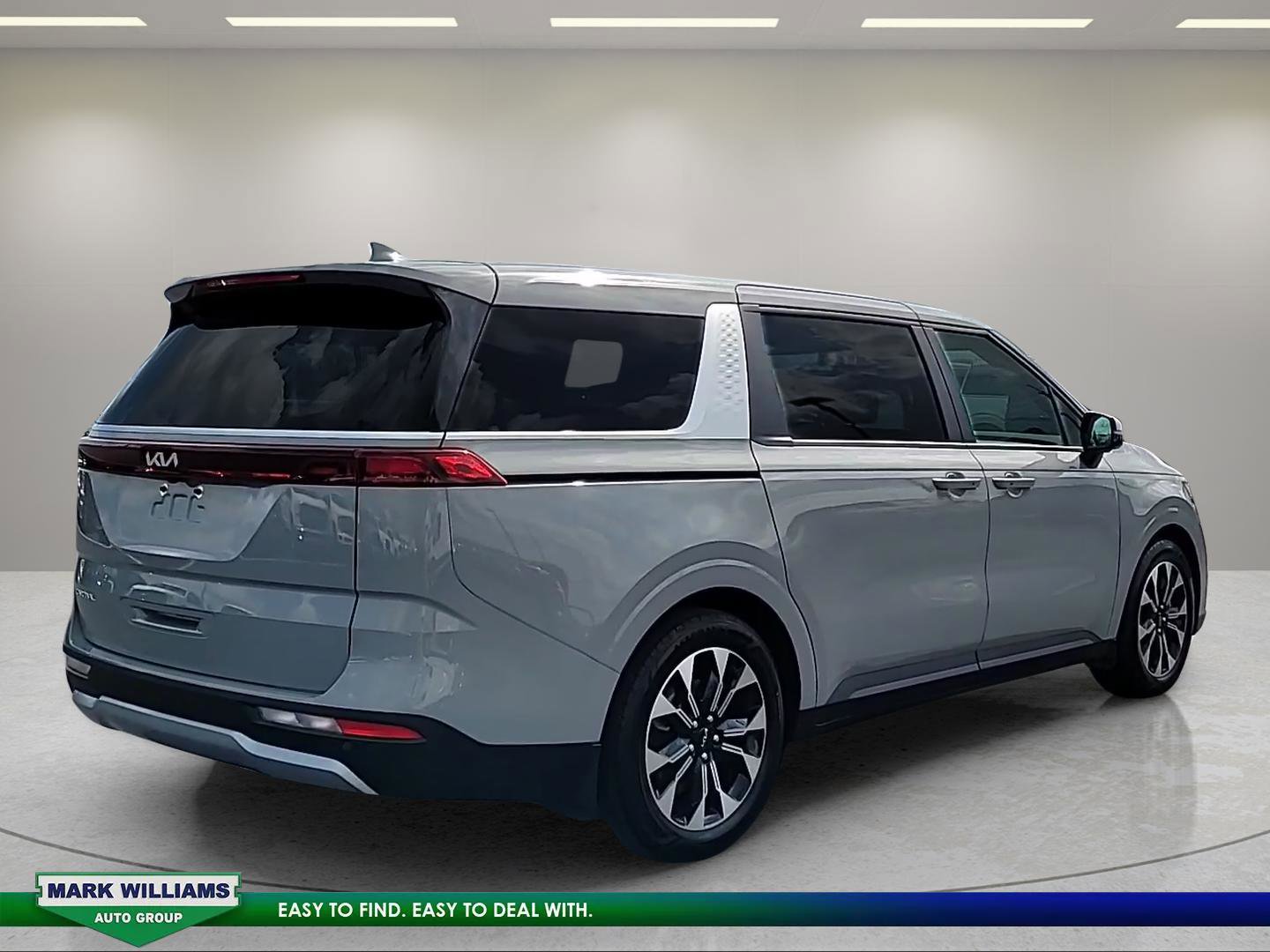 Used 2024 Kia Carnival EX image 7