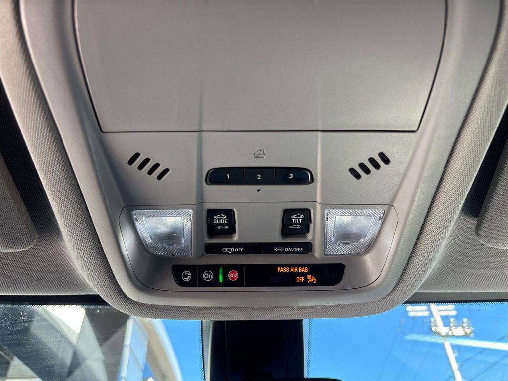 Used 2023 GMC Acadia SLT w/ Technology Package image 30