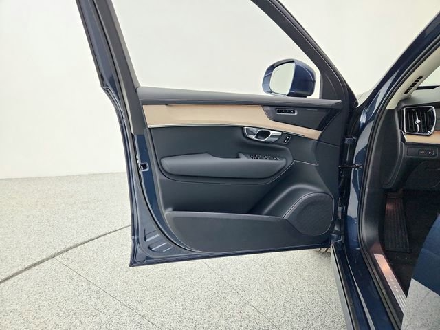 New 2026 Volvo XC90 T8 Plus w/ Protection Package Premier image 23