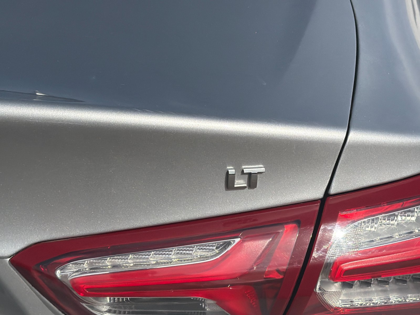 Used 2020 Chevrolet Malibu LT FWD image 38