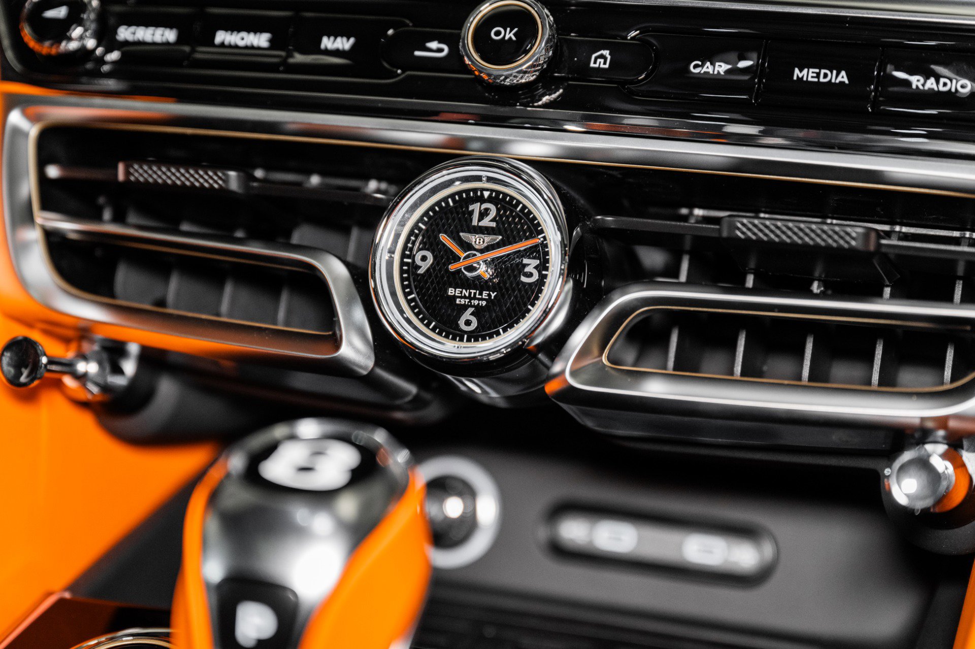 New 2025 Bentley Flying Spur Plug-In Hybrid image 46