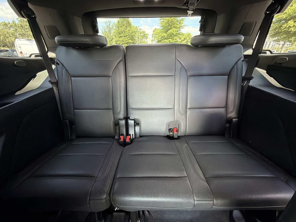 Used 2022 Chevrolet Tahoe Z71 w/ Luxury Package AWD/4WD image 17