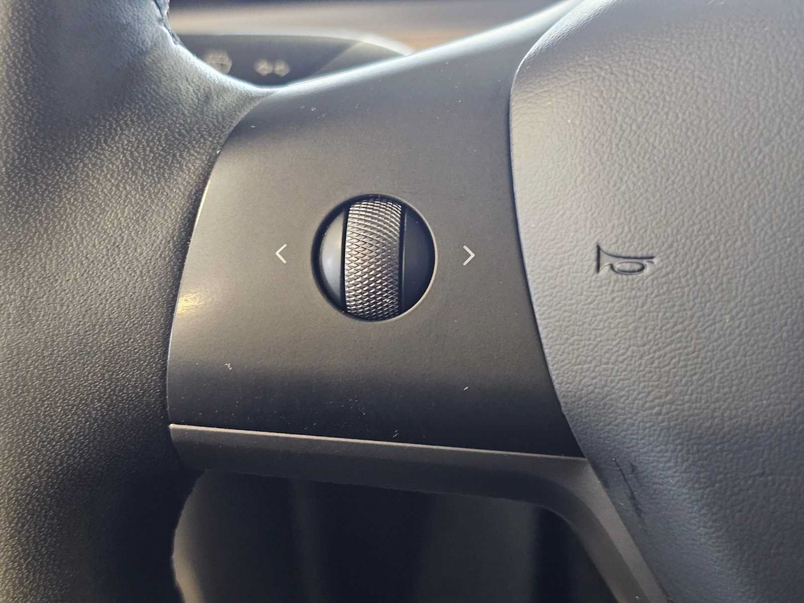 Used 2023 Tesla Model Y Performance AWD/4WD image 19