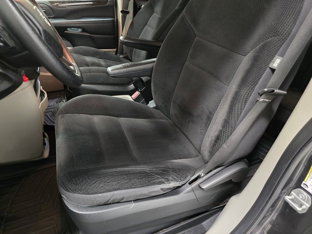 Used 2019 Dodge Grand Caravan SE w/ UConnect Hands-Free Group image 21