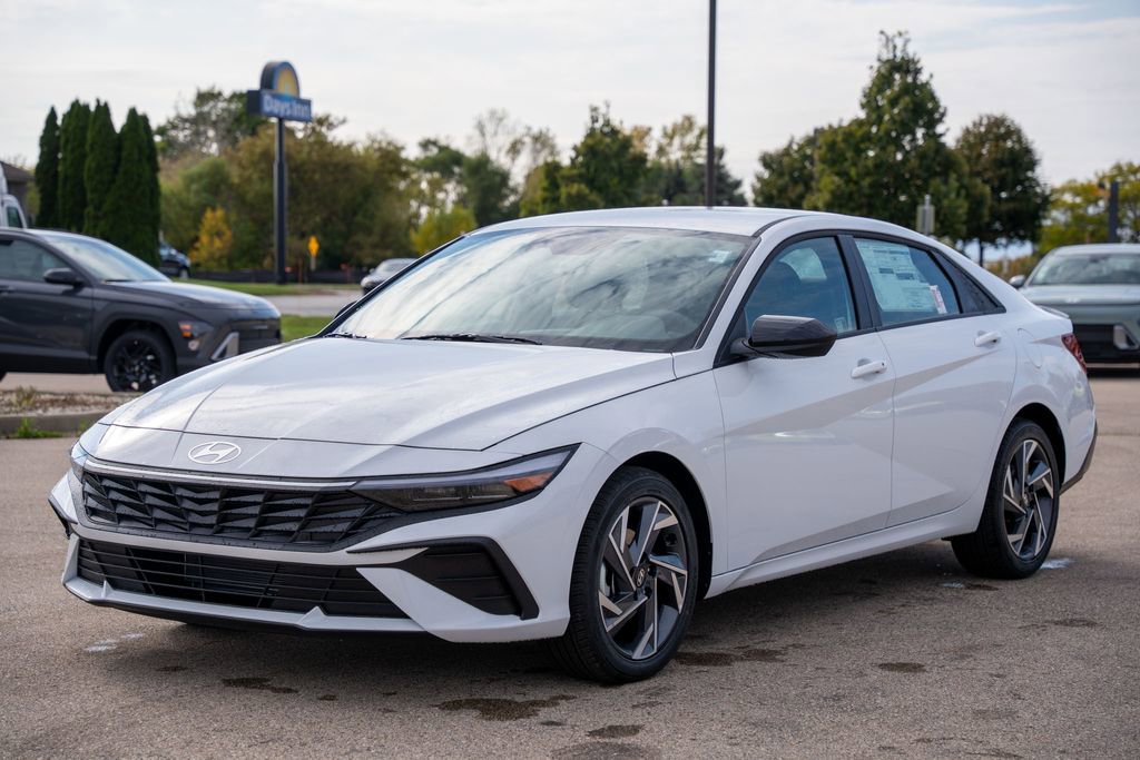 New 2025 Hyundai Elantra Sport image 3