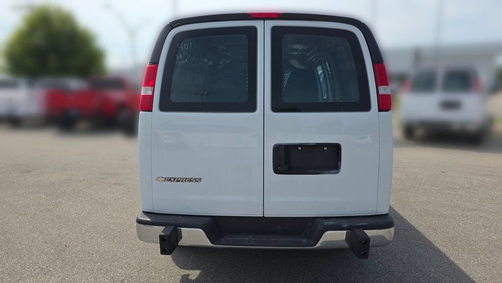 Used 2024 Chevrolet Express 2500 w/ Driver Convenience Package RWD image 4