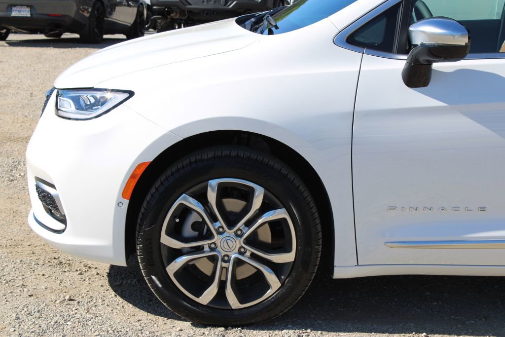 New 2026 Chrysler Pacifica Pinnacle image 7