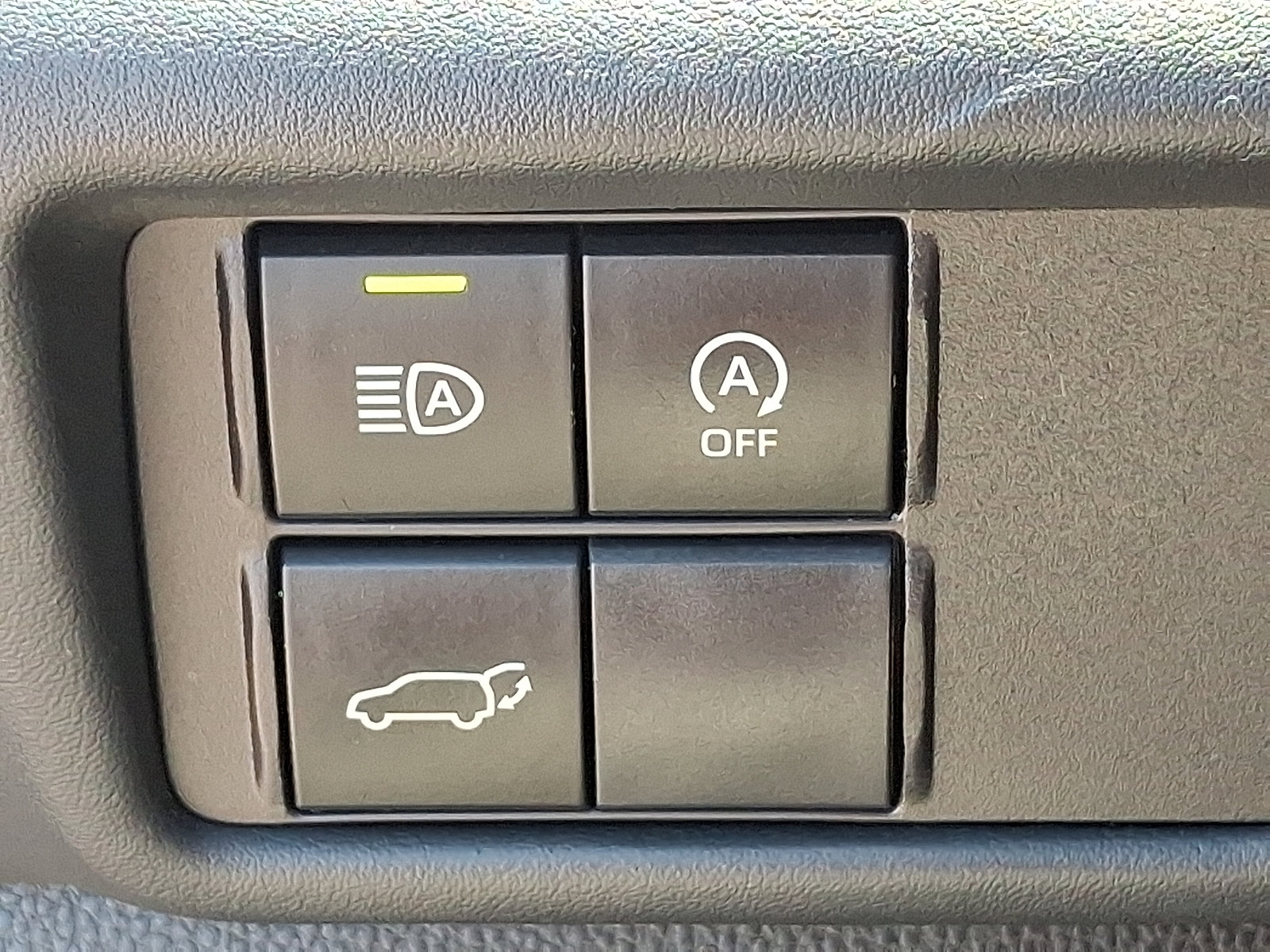 Used 2024 Toyota Highlander LE AWD/4WD image 25