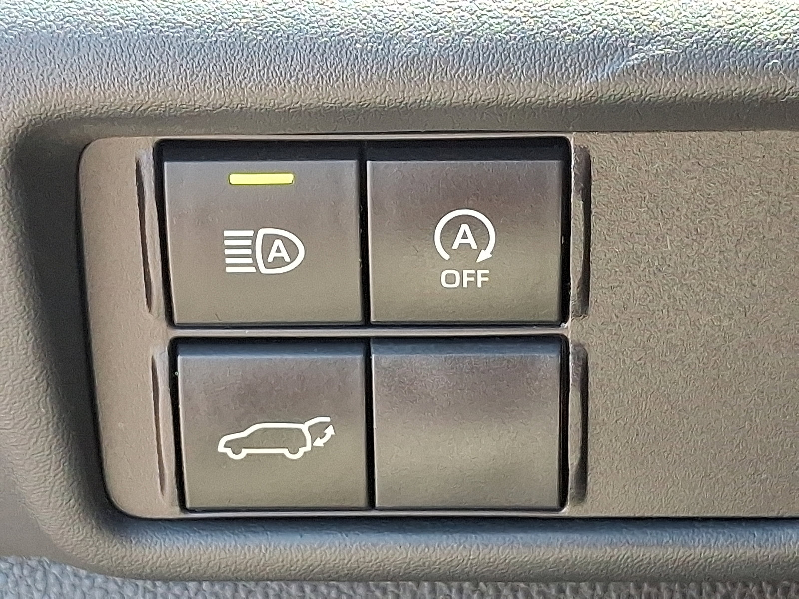 Used 2024 Toyota Highlander LE AWD/4WD image 25