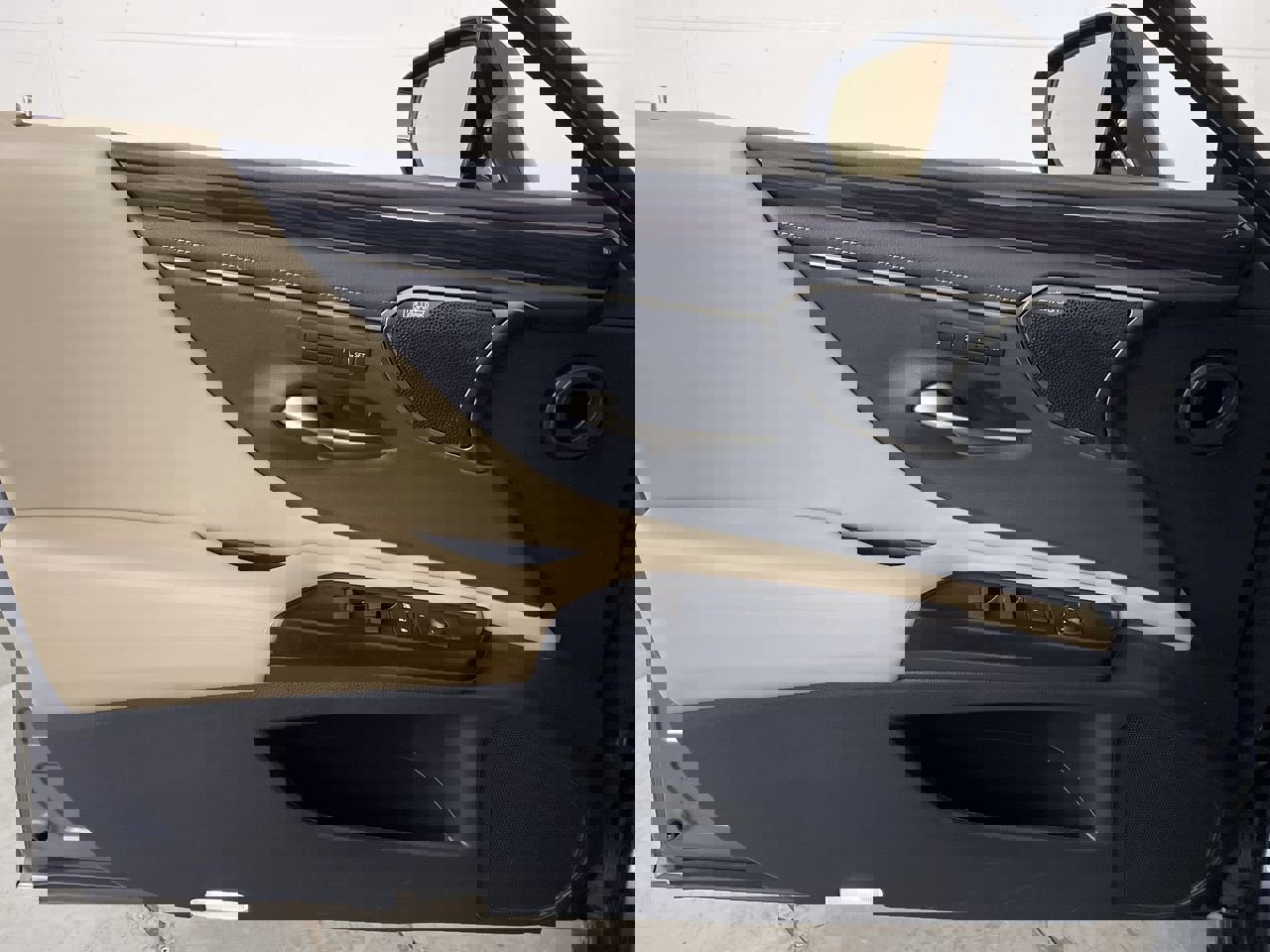 Used 2019 Lexus ES 350 w/ Premium Package image 10