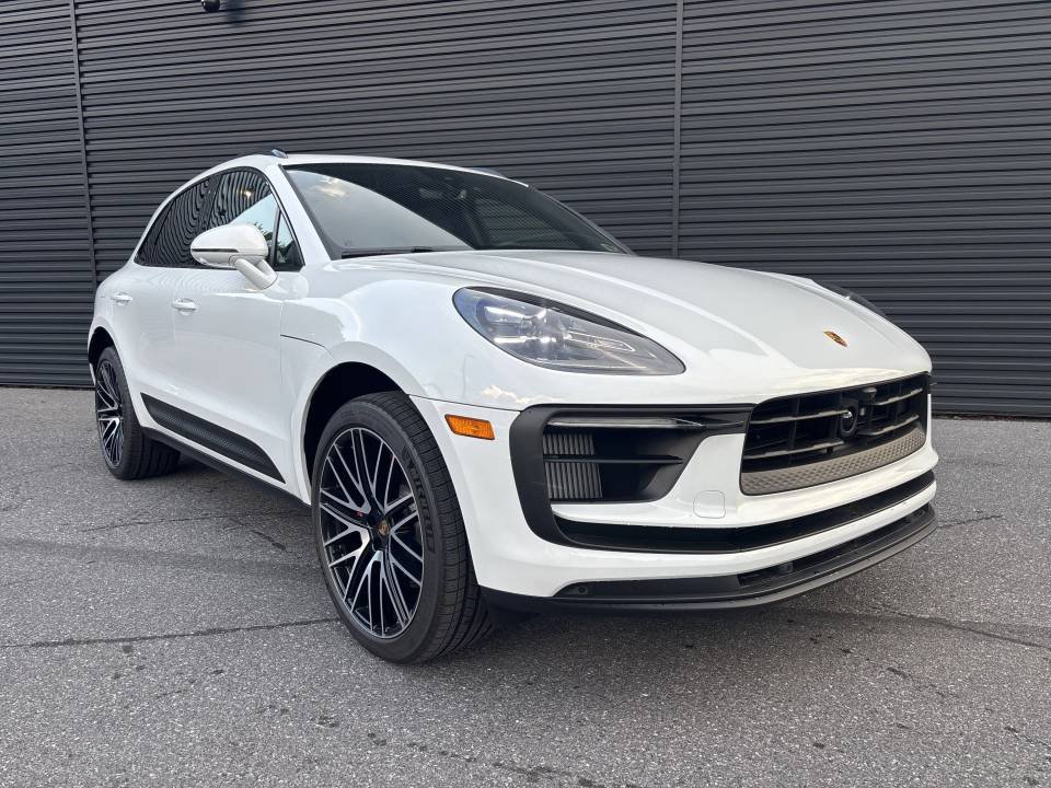 Certified 2025 Porsche Macan S AWD/4WD image 8