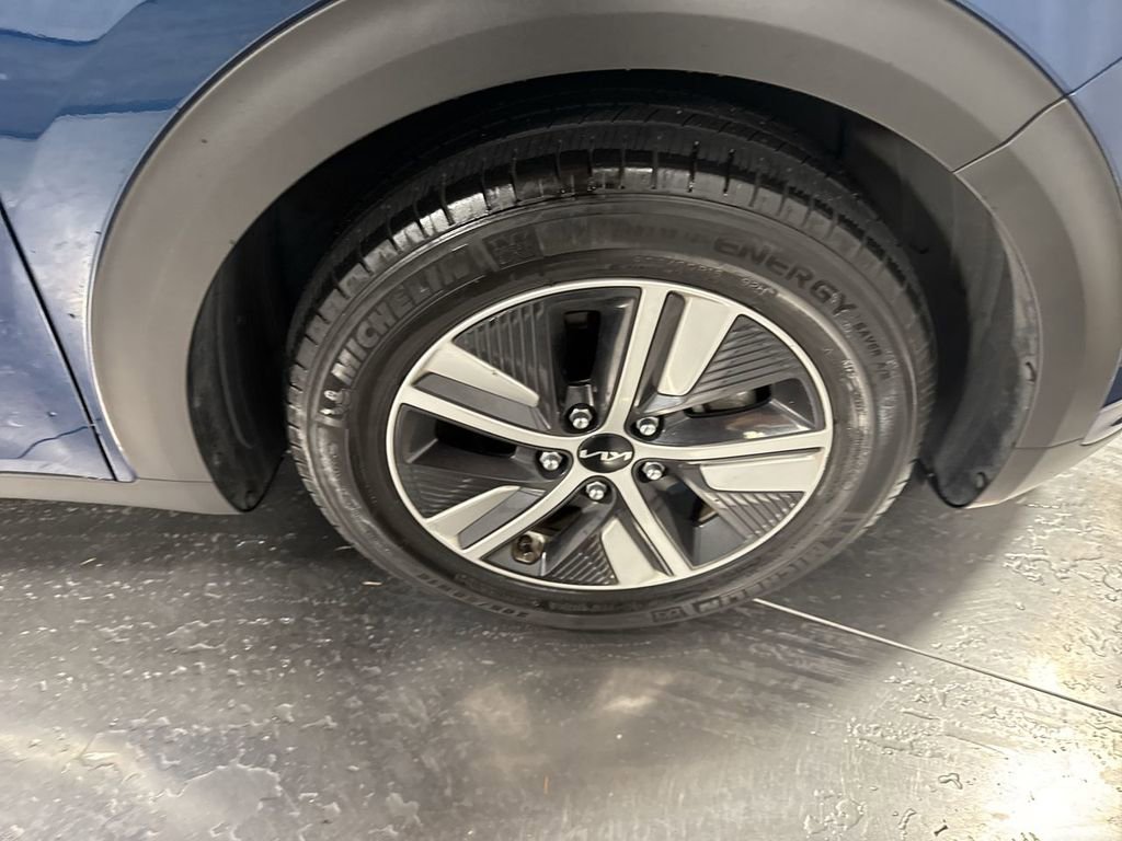 Used 2022 Kia Niro EX image 14