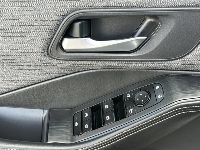 Used 2022 Nissan Rogue SV image 17