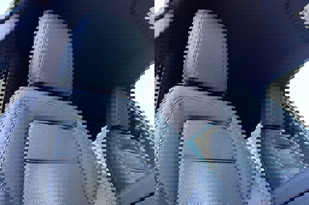 New 2026 Chevrolet Equinox EV LT w/ LPO, Blackout Package image 17