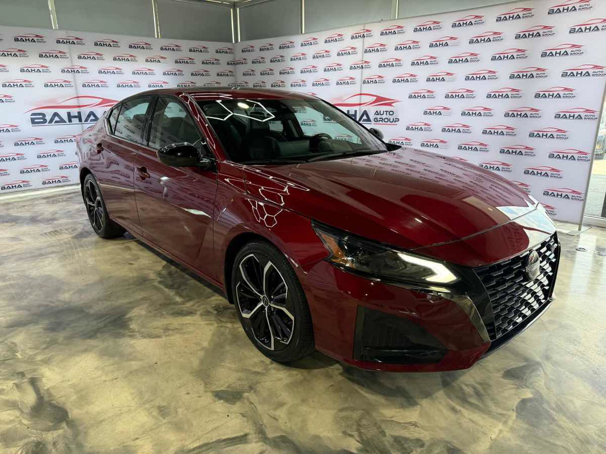 Used 2023 Nissan Altima 2.5 SR w/ SR Premium Package FWD image 4