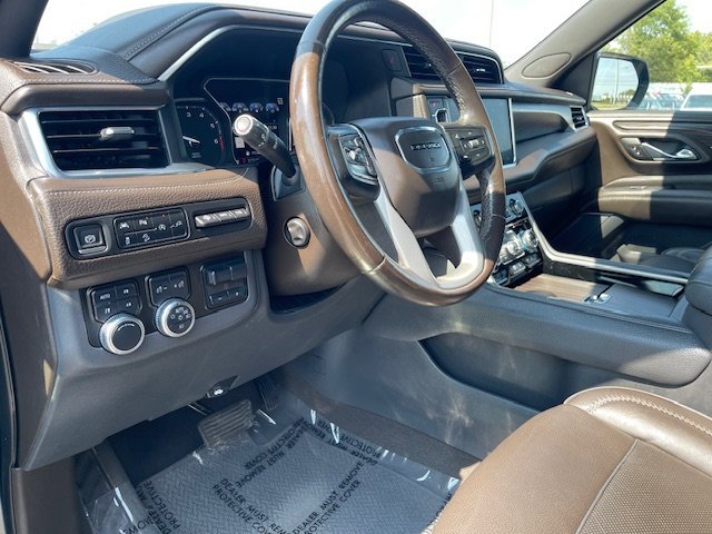 Used 2021 GMC Yukon XL Denali w/ Denali Premium Package image 14