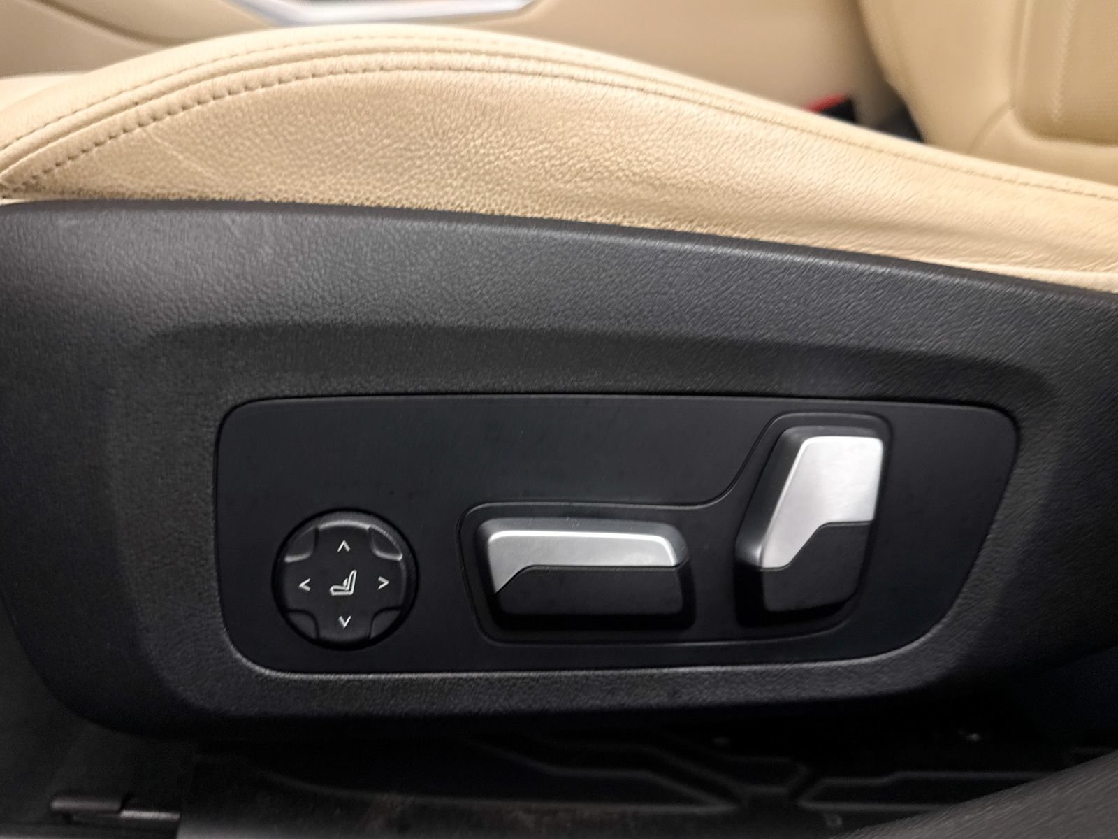 Used 2023 BMW 330e RWD image 24
