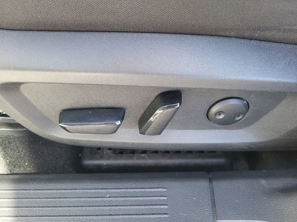 Used 2023 Nissan Rogue SV image 14