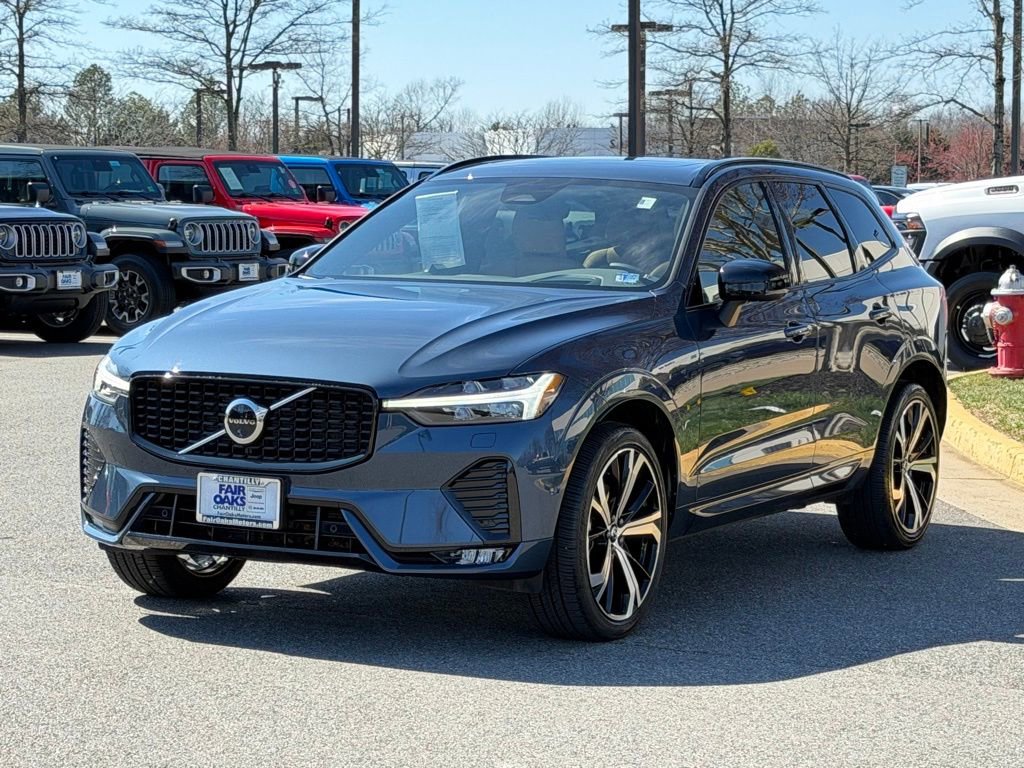 Used 2024 Volvo XC60 B5 Ultimate w/ Protection Package Premier image 3