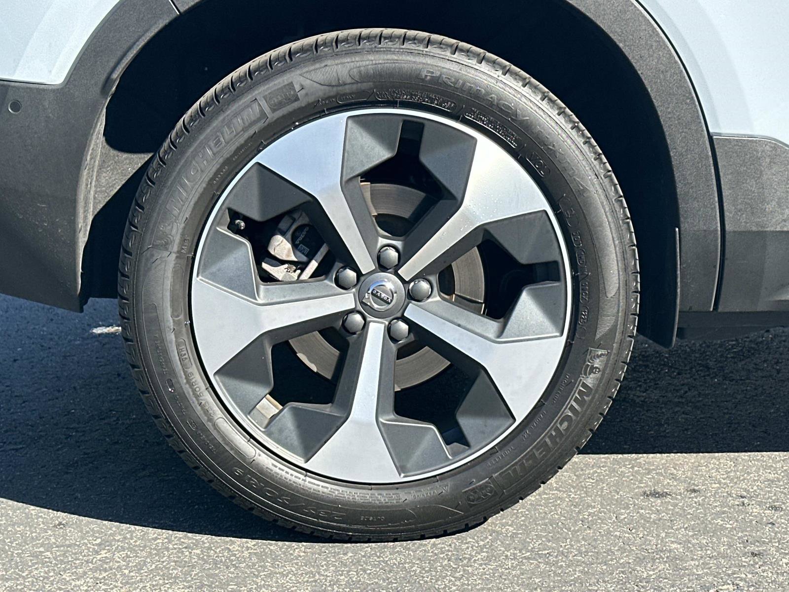 Certified 2026 Volvo XC40 B5 Plus w/ Protection Package Premier image 27