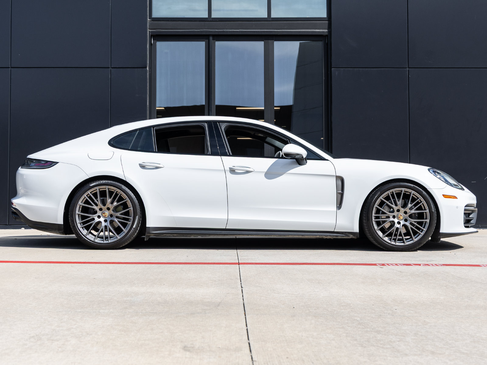 Certified 2023 Porsche Panamera 4 Platinum Edition AWD/4WD image 12