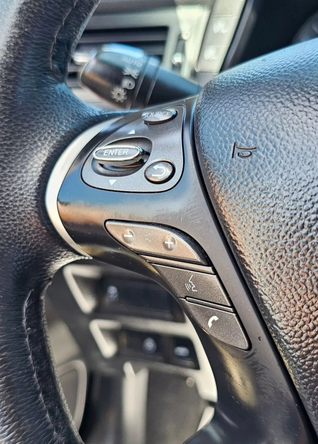 Used 2018 INFINITI Q70 Luxe RWD image 25