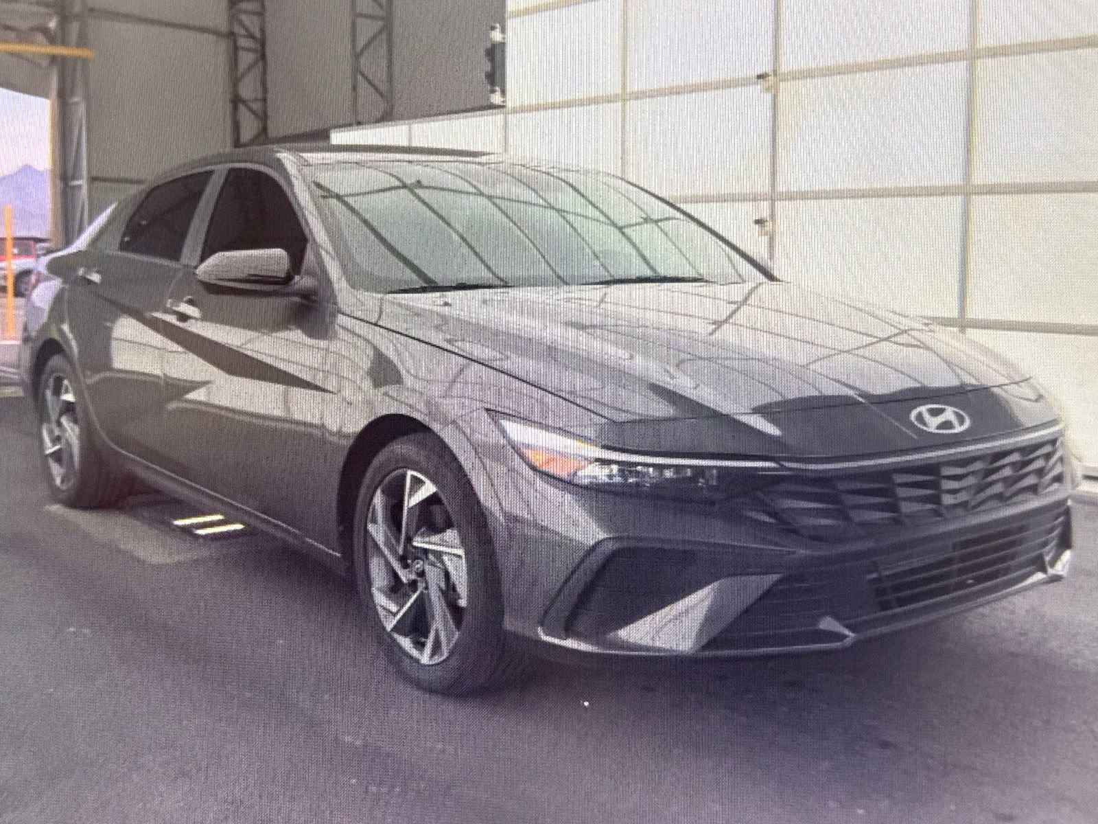 Used 2025 Hyundai Elantra Sport image 4