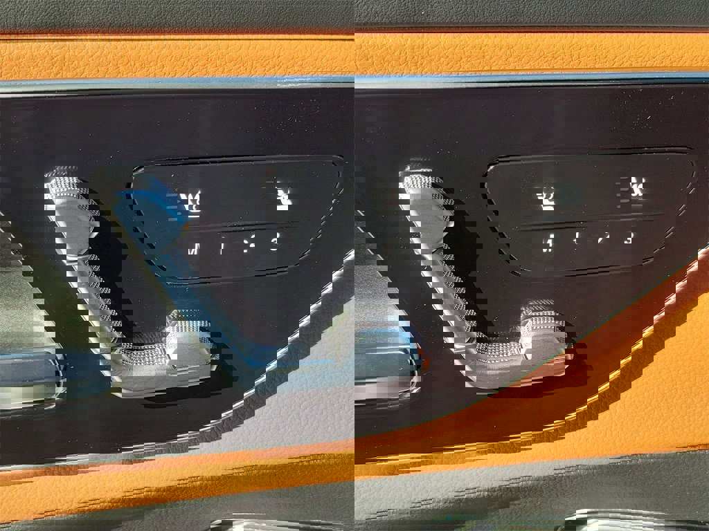 Used 2023 Mercedes-Benz GLC 300 4MATIC image 17