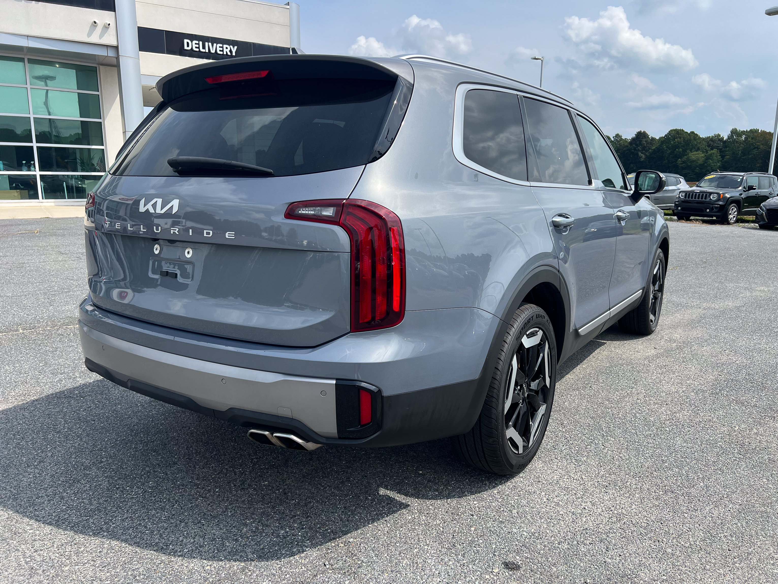 Used 2025 Kia Telluride S FWD image 10