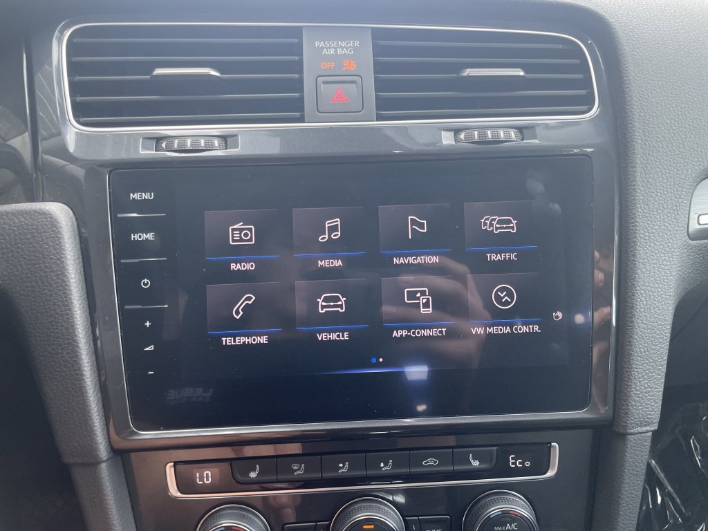 Used 2019 Volkswagen e-Golf SEL Premium image 29