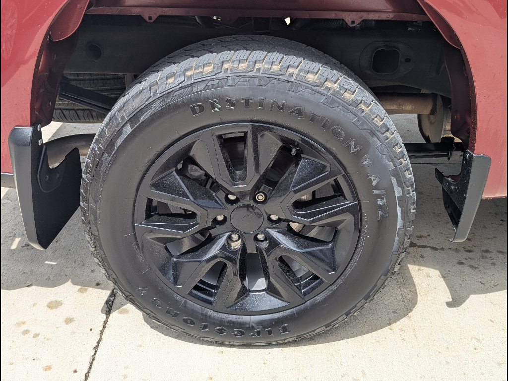 Used 2019 Chevrolet Silverado 1500 Custom w/ Custom Value Package AWD/4WD image 17