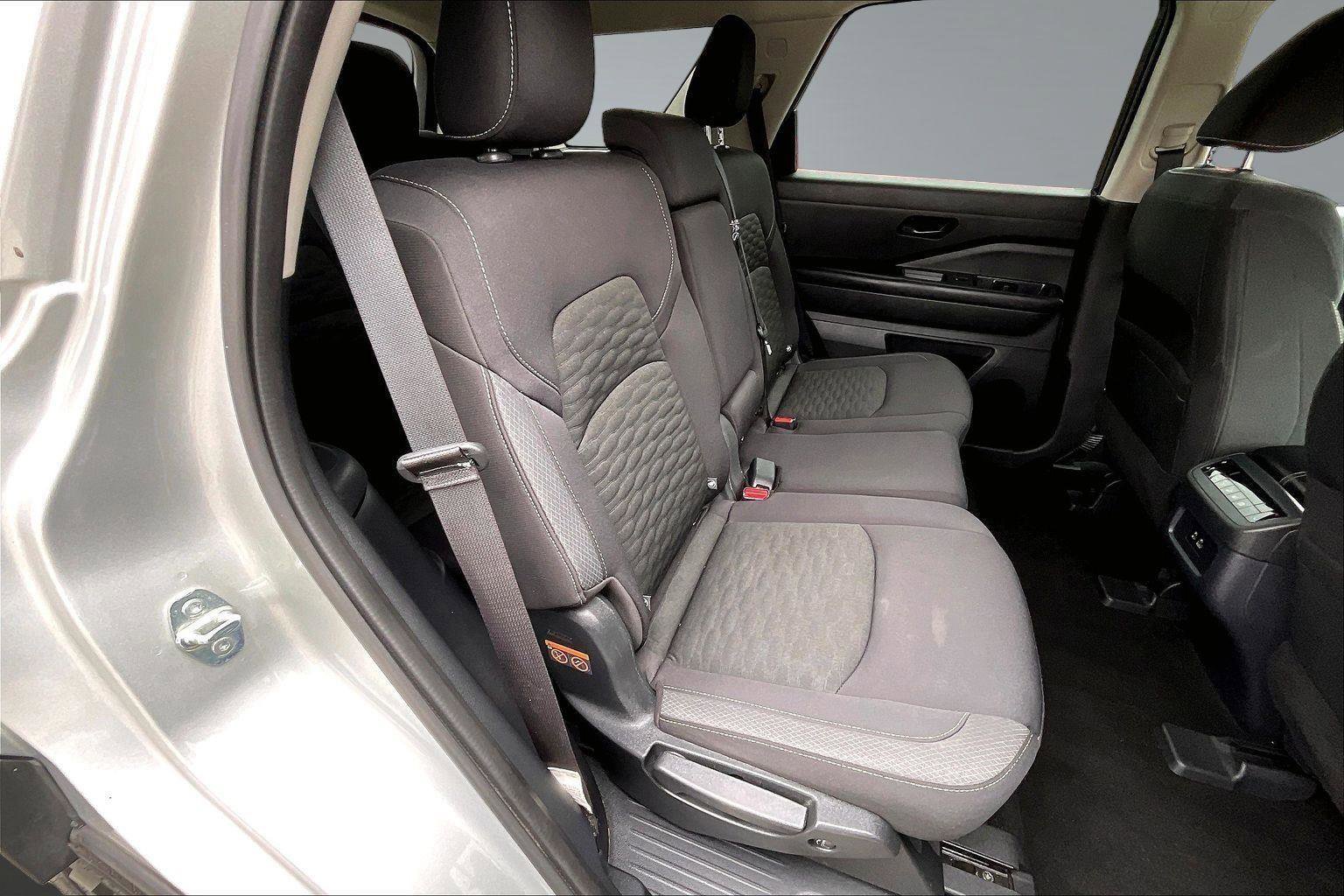 Certified 2024 Nissan Pathfinder SV image 27