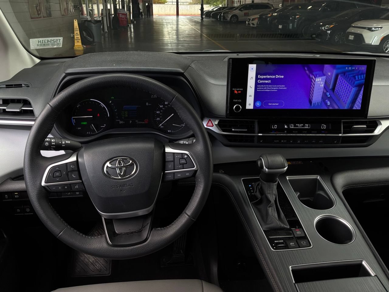 Used 2026 Toyota Sienna XLE FWD image 16