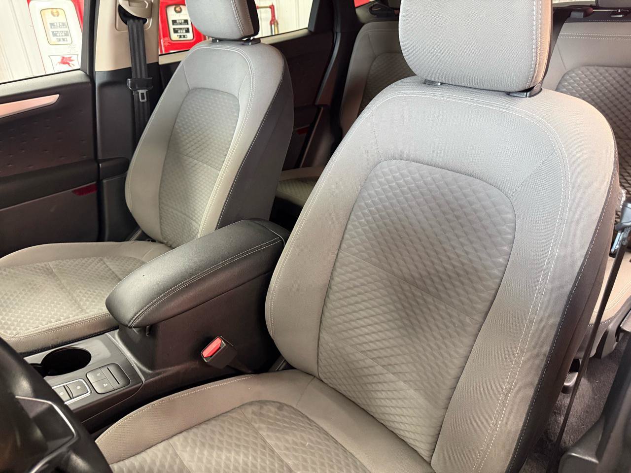 Used 2020 Ford Escape SE FWD image 16
