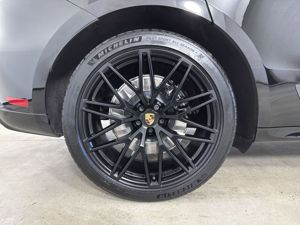 Certified 2022 Porsche Macan GTS AWD/4WD image 16