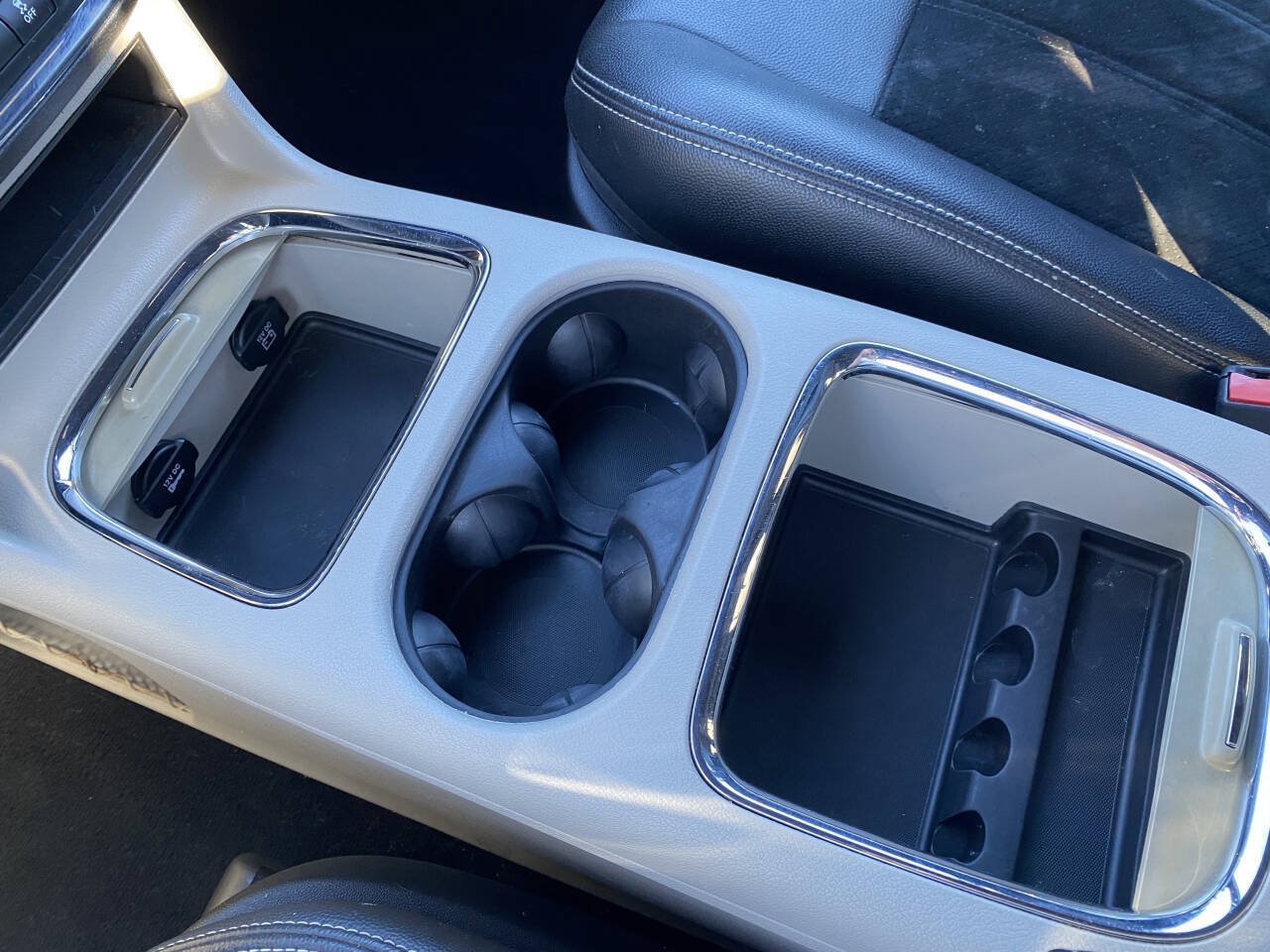 Used 2018 Dodge Grand Caravan SXT FWD image 38